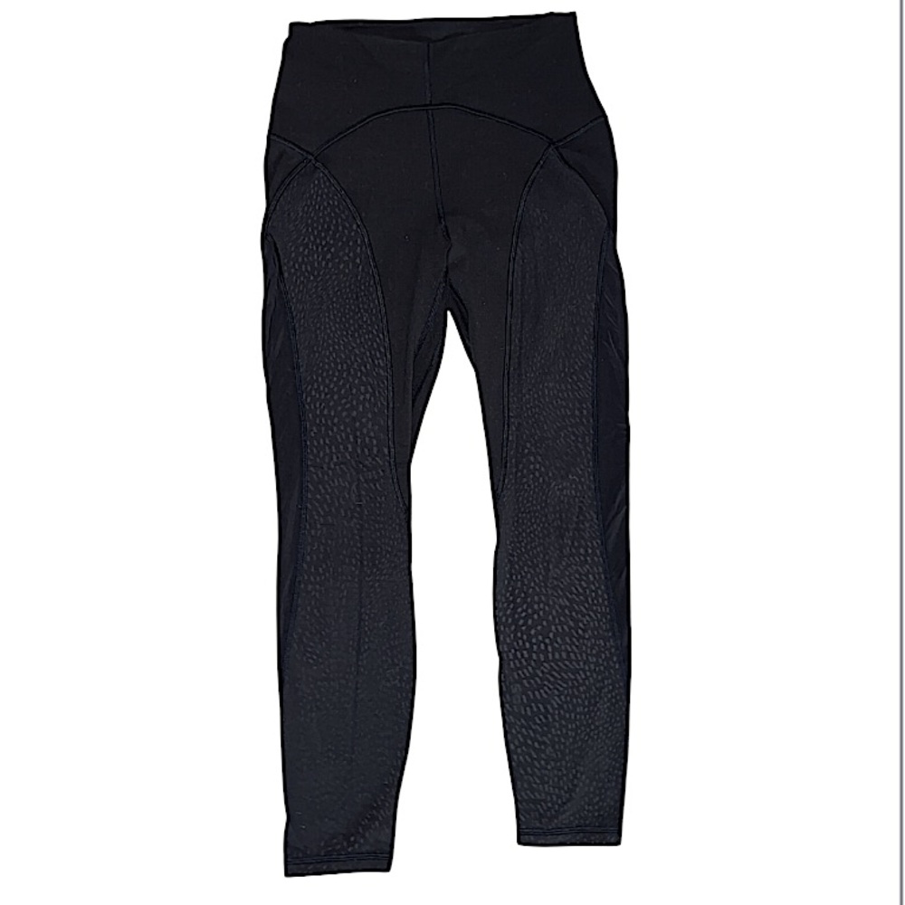 Lululemon Nulu and Mesh Mid-Rise Yoga Crop 23"
Black Size 6